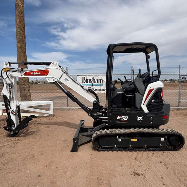 Image of Bobcat E38 equipment image 4