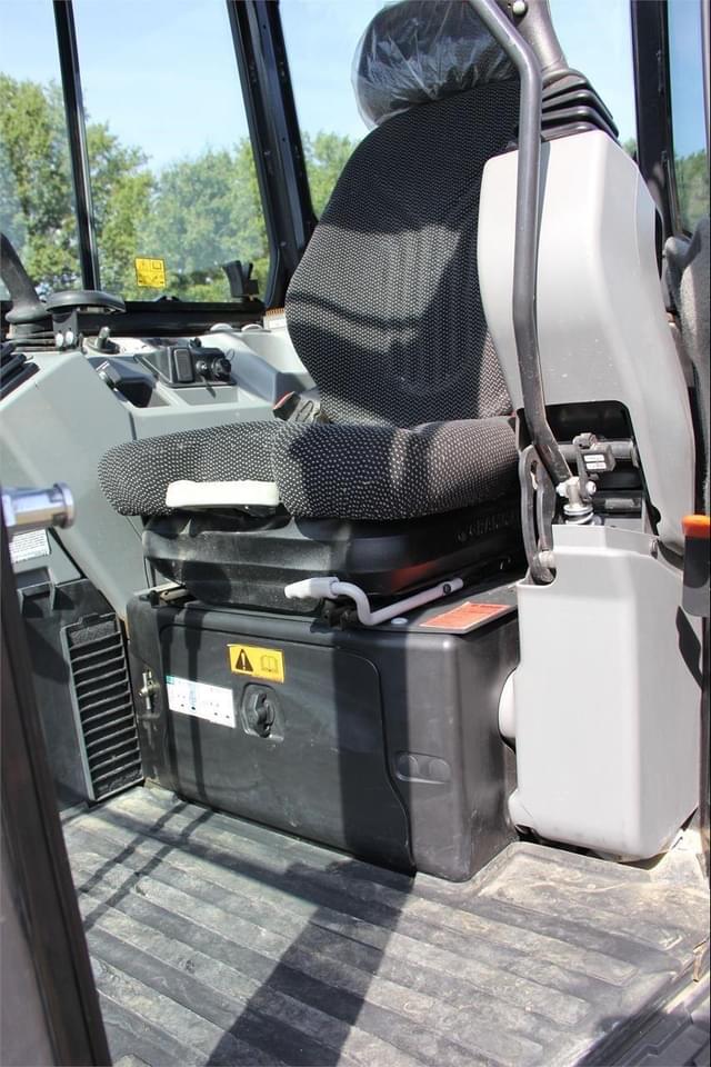 Image of Bobcat E50 equipment image 2