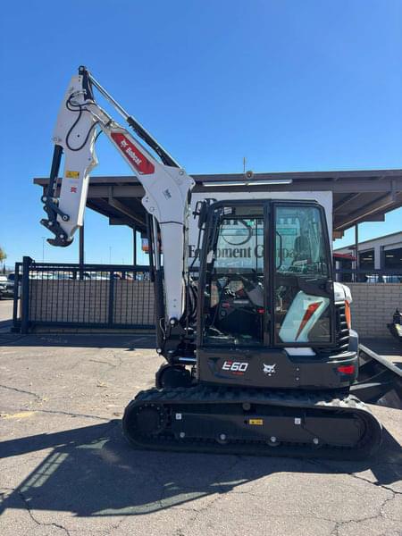 Image of Bobcat E60 equipment image 4