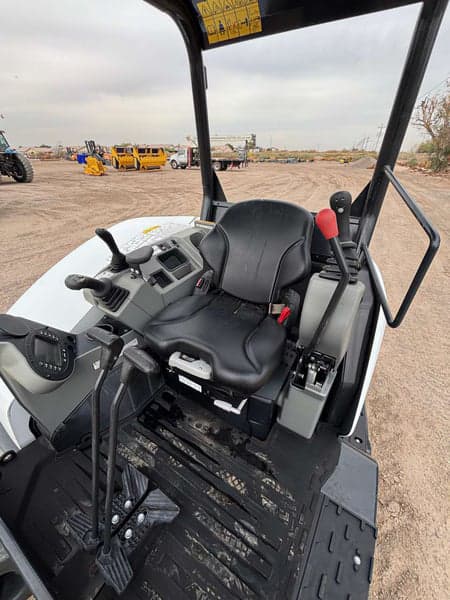 Image of Bobcat E60 equipment image 4