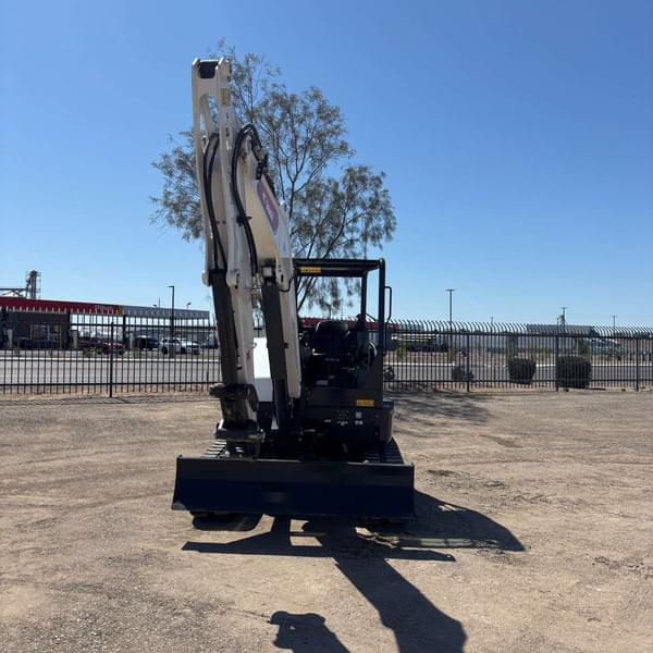 Image of Bobcat E60 equipment image 2