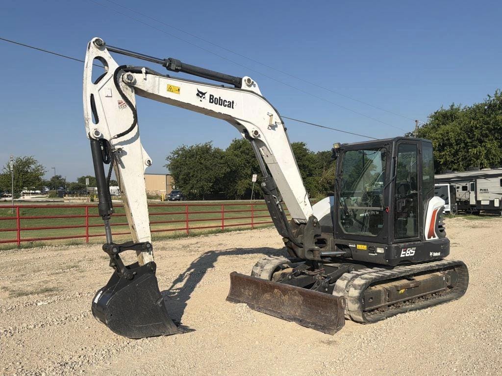 Bobcat E85 Equipment Image0