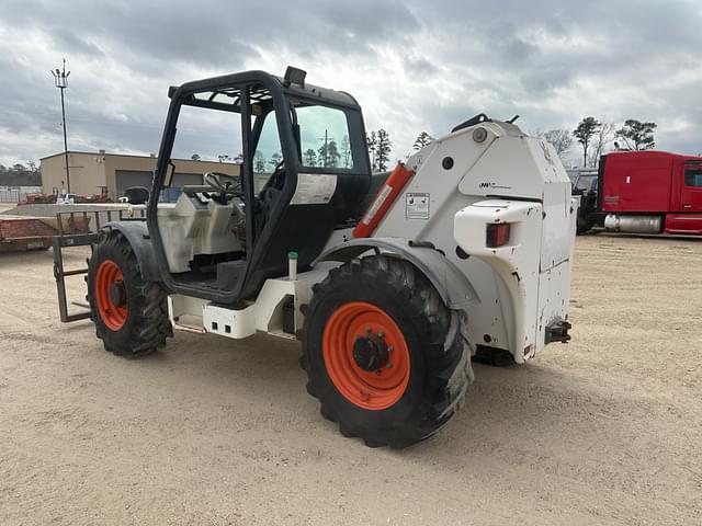 Image of Bobcat V723 equipment image 3