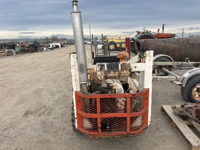 Image of Bobcat M-371 equipment image 2