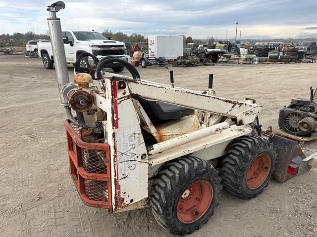 Image of Bobcat M-371 equipment image 3