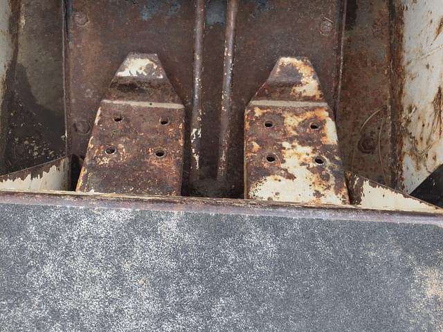 Image of Bobcat M371 equipment image 4