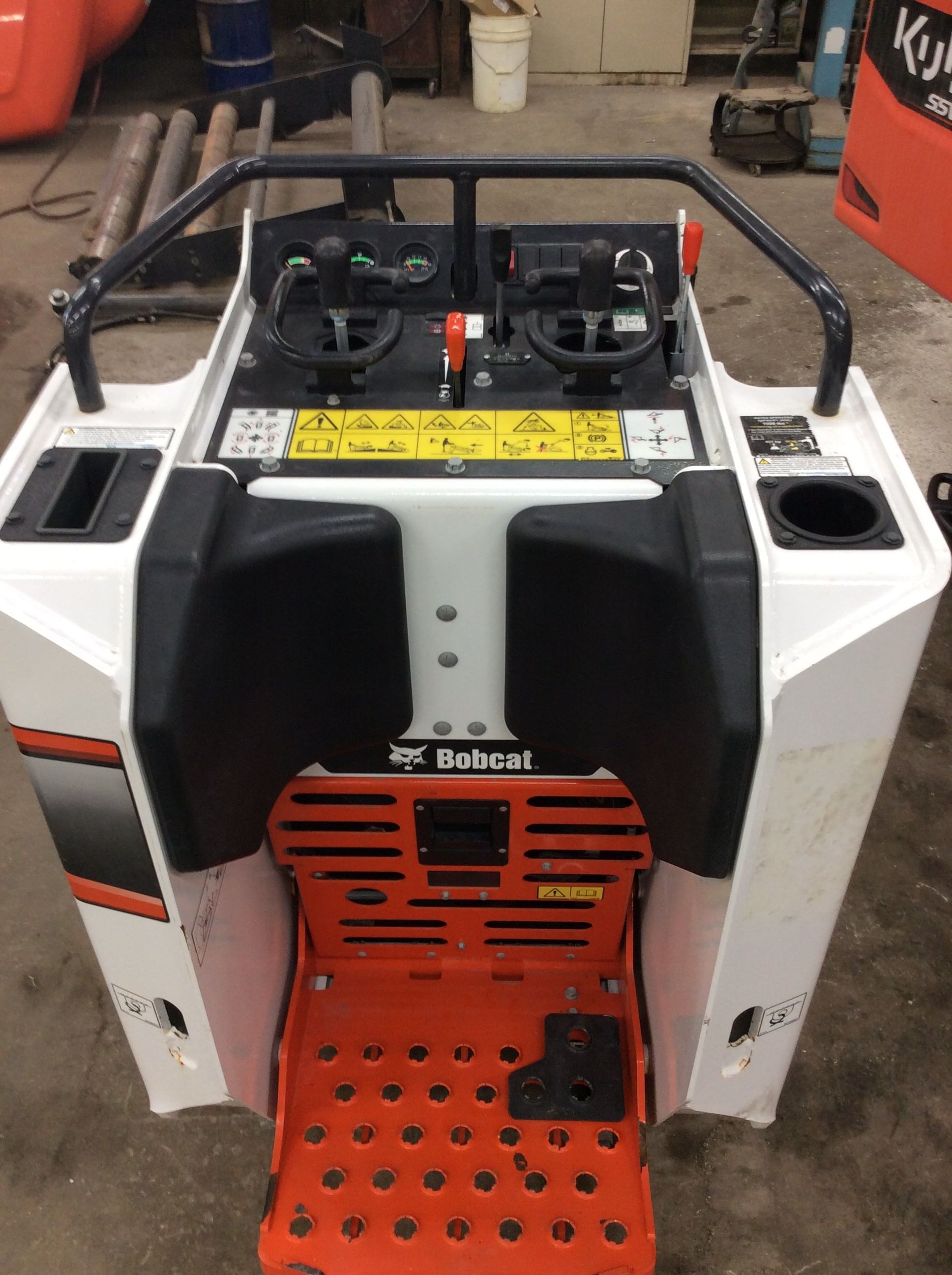 Bobcat MT100 Equipment Image0