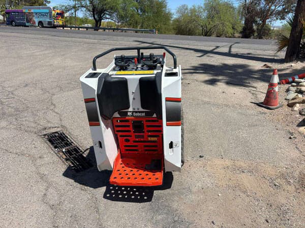 Image of Bobcat MT100 equipment image 3