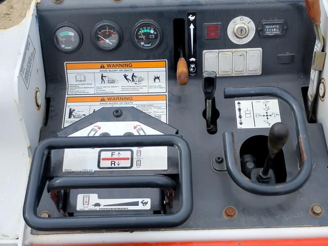 Image of Bobcat MT52 equipment image 3