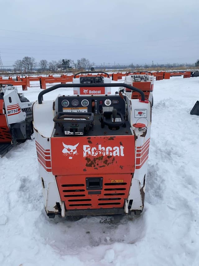 Image of Bobcat MT52 equipment image 4