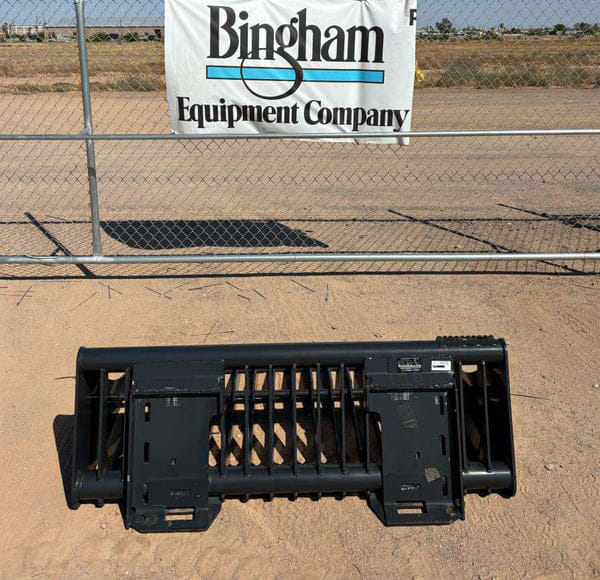 Bobcat Rock Bucket Equipment Image0