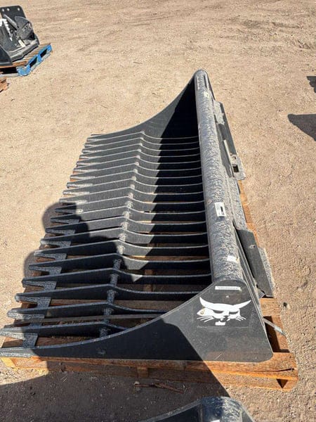 Bobcat Rock Bucket Equipment Image0