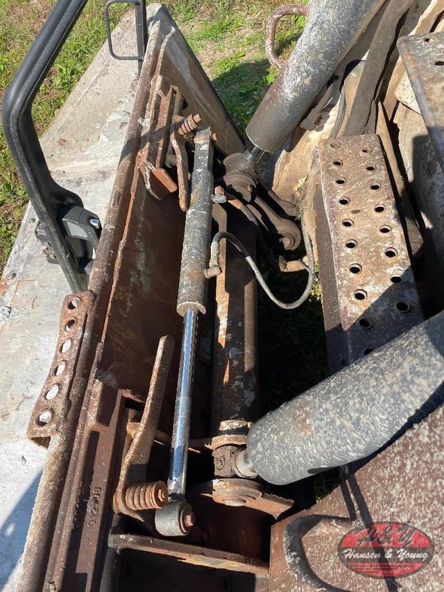 Image of Bobcat S250 equipment image 4