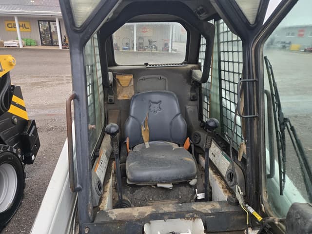 Image of Bobcat S130 equipment image 4