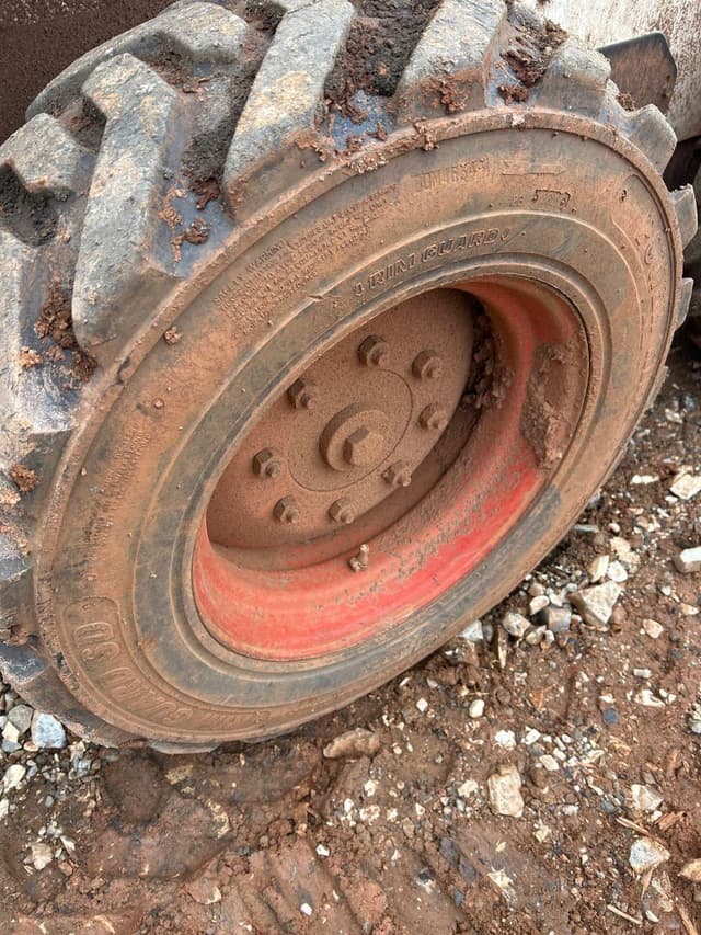 Image of Bobcat S185 equipment image 4