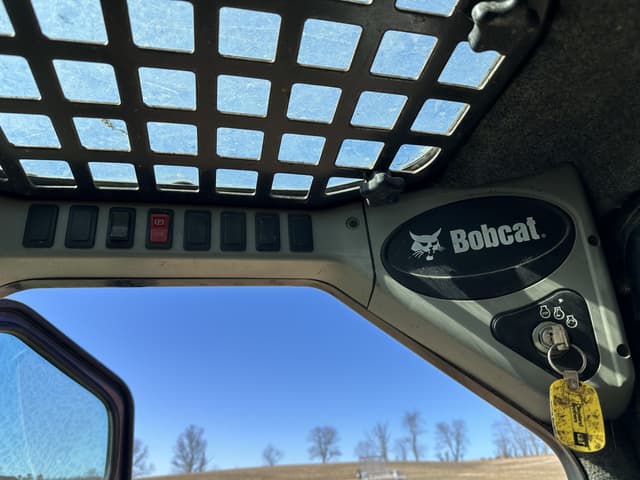Image of Bobcat S185 equipment image 4
