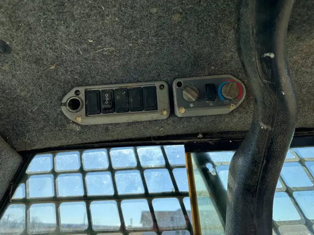 Image of Bobcat S185 equipment image 3