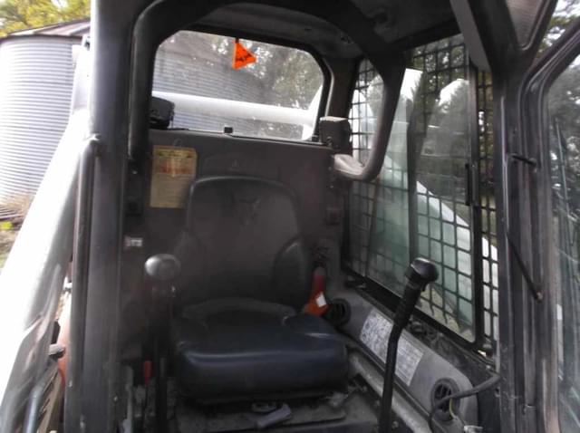 Image of Bobcat S185 equipment image 4