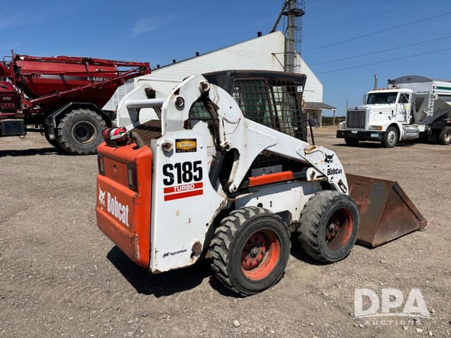 Image of Bobcat S185 equipment image 4