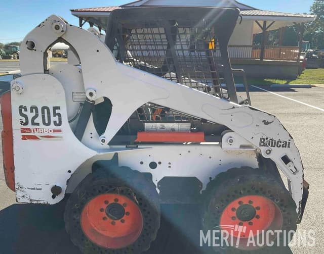 Image of Bobcat S205 equipment image 2