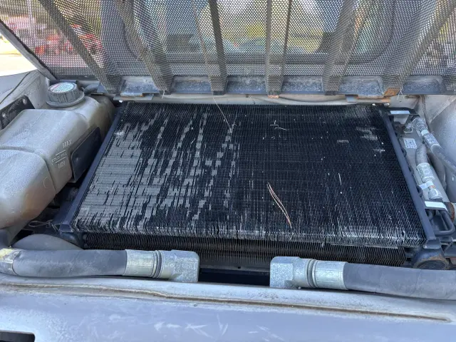 Image of Bobcat S220 equipment image 3