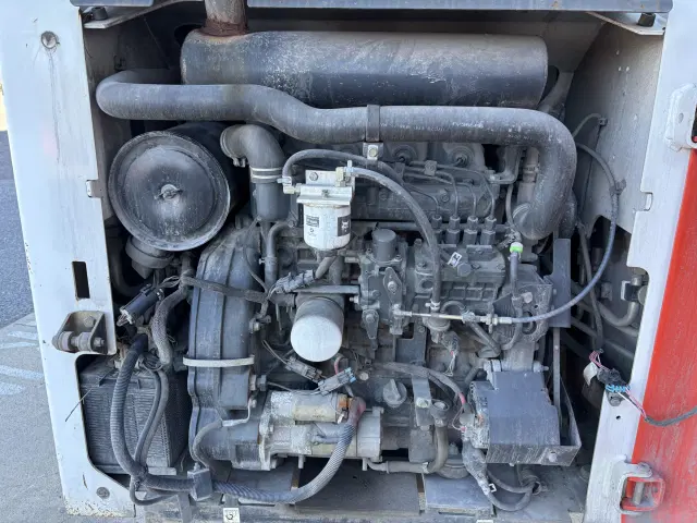 Image of Bobcat S220 equipment image 4