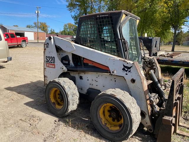 Image of Bobcat S220 equipment image 3