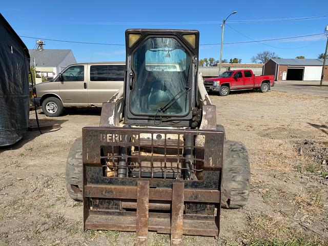 Image of Bobcat S220 equipment image 1