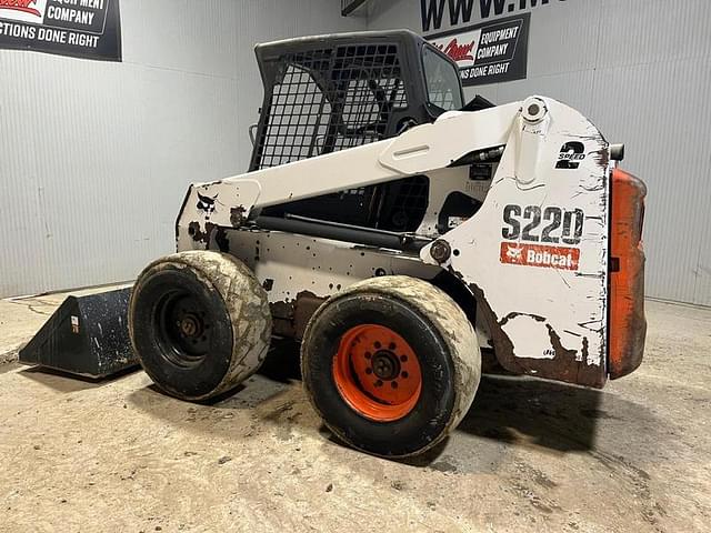 Image of Bobcat S220 equipment image 2