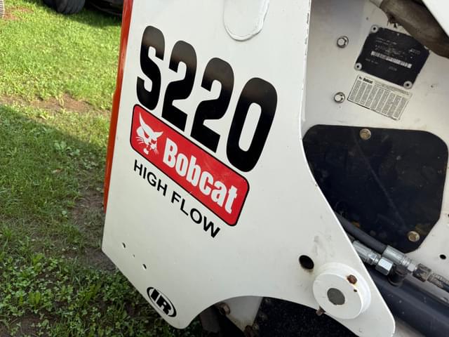 Image of Bobcat S220 equipment image 3