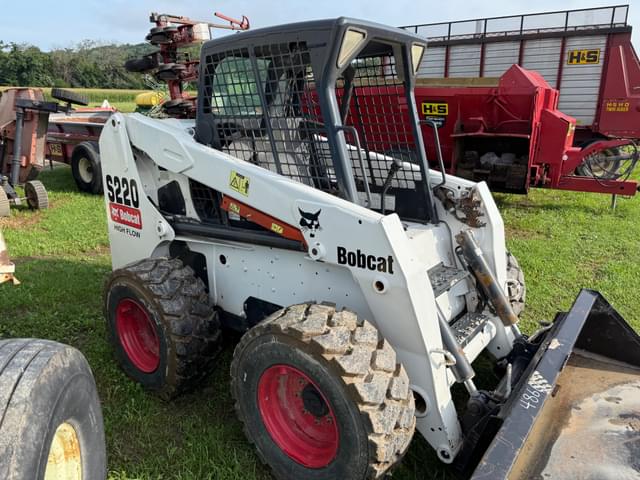 Image of Bobcat S220 equipment image 1