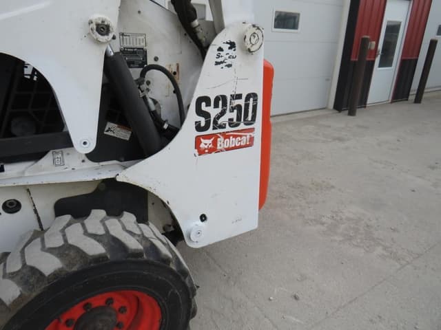 Image of Bobcat S250 equipment image 4