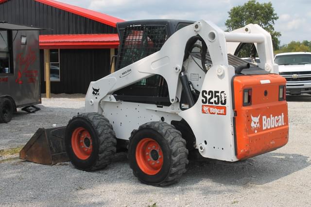 Image of Bobcat S250 equipment image 4
