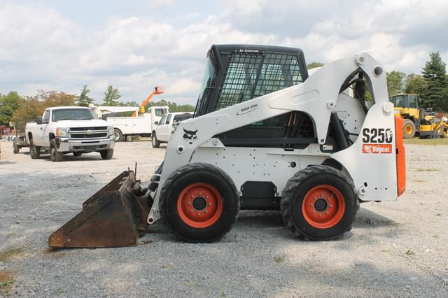 Image of Bobcat S250 equipment image 3