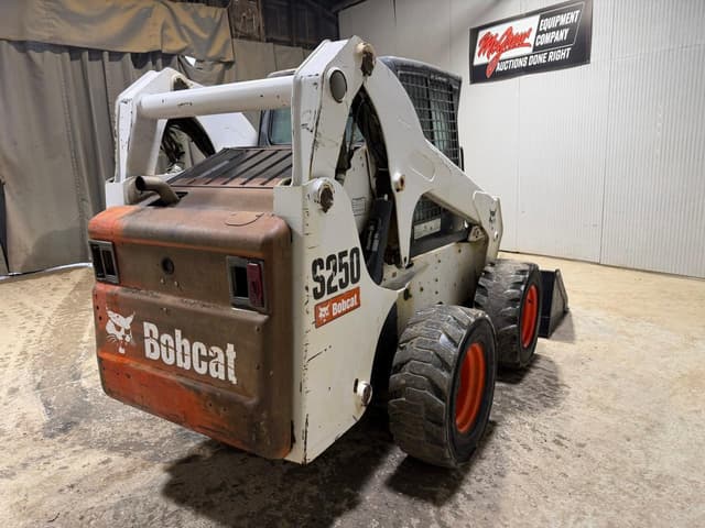 Image of Bobcat S250 equipment image 4