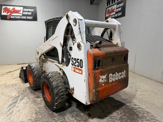 Image of Bobcat S250 equipment image 2