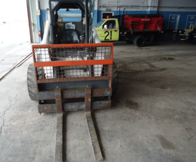 Image of Bobcat S250 equipment image 4