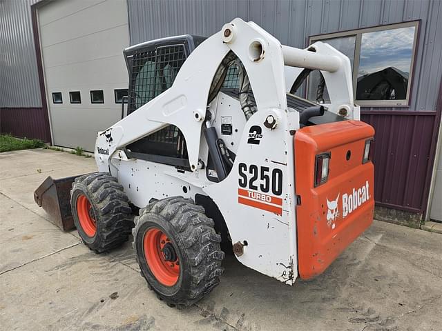 Image of Bobcat S250 equipment image 3