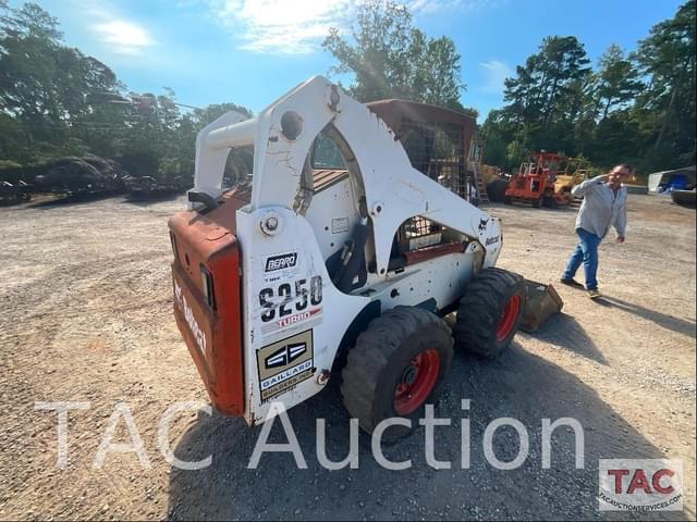 Image of Bobcat S250 equipment image 3