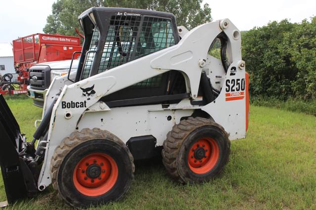 Image of Bobcat S250 equipment image 3