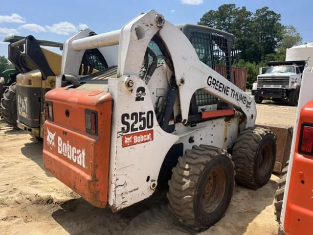 Image of Bobcat S250 equipment image 2