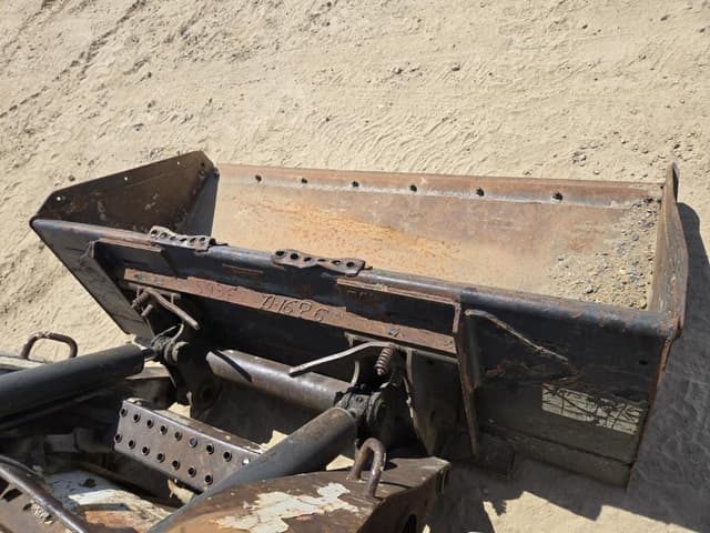 Image of Bobcat S250 equipment image 2