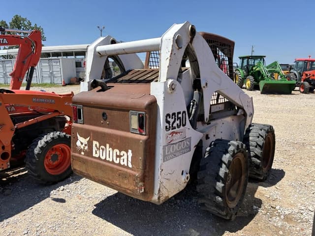 Image of Bobcat S250 equipment image 2