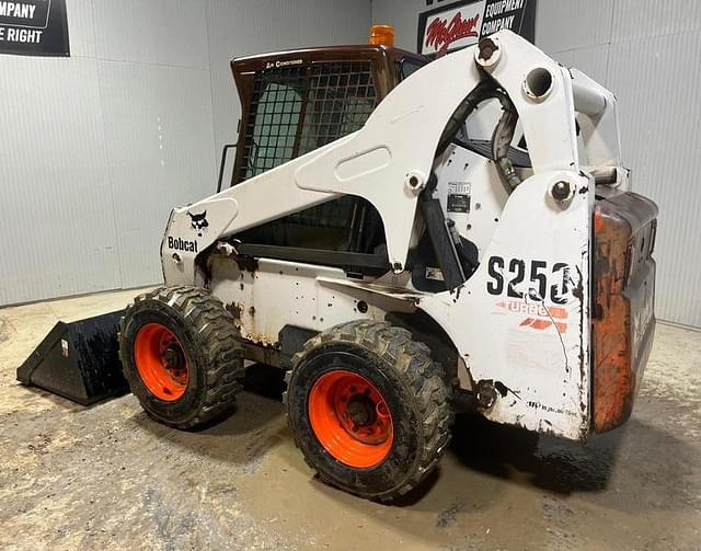 Image of Bobcat S250 equipment image 2
