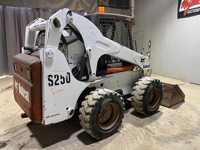 Image of Bobcat S250 equipment image 4