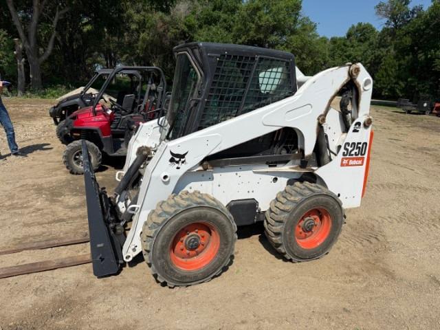 Image of Bobcat S250 equipment image 2