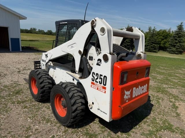 Image of Bobcat S250 equipment image 2