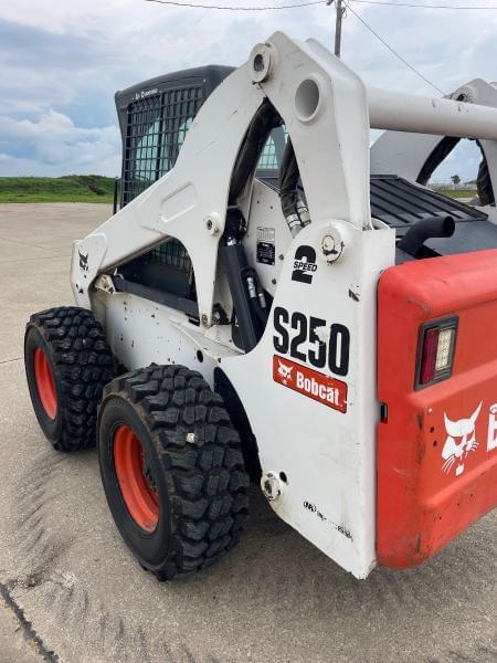 Image of Bobcat S250 equipment image 4