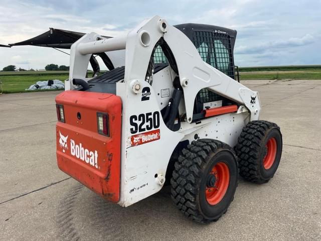 Image of Bobcat S250 equipment image 2