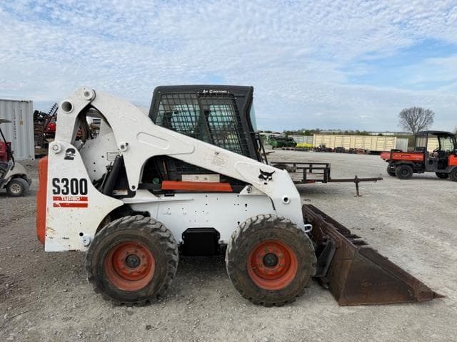 Image of Bobcat S300 equipment image 1
